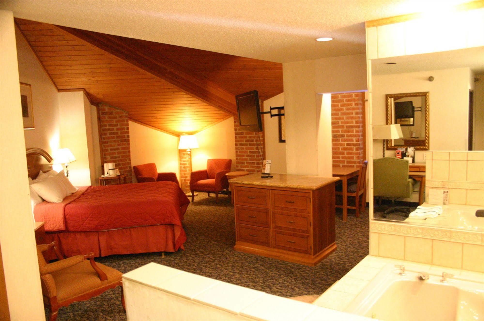 American Inn And Suites Ionia Exterior photo