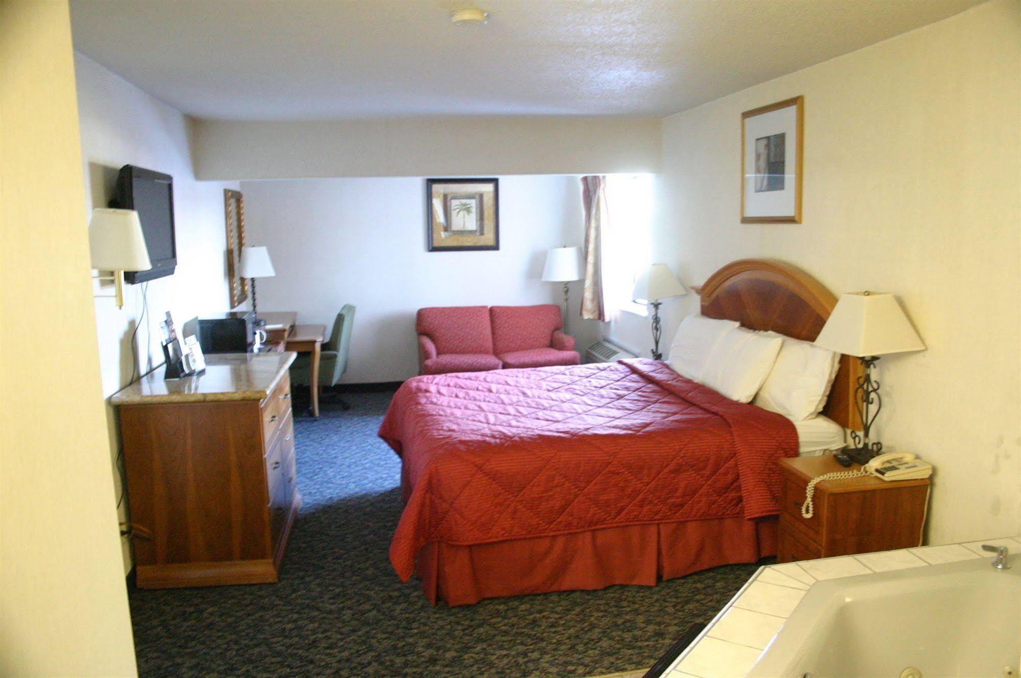 American Inn And Suites Ionia Exterior photo