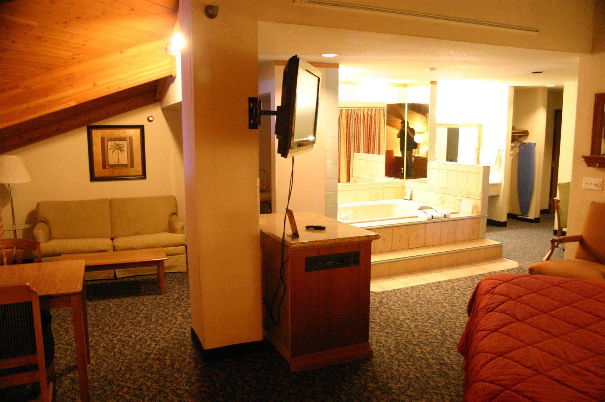 American Inn And Suites Ionia Exterior photo